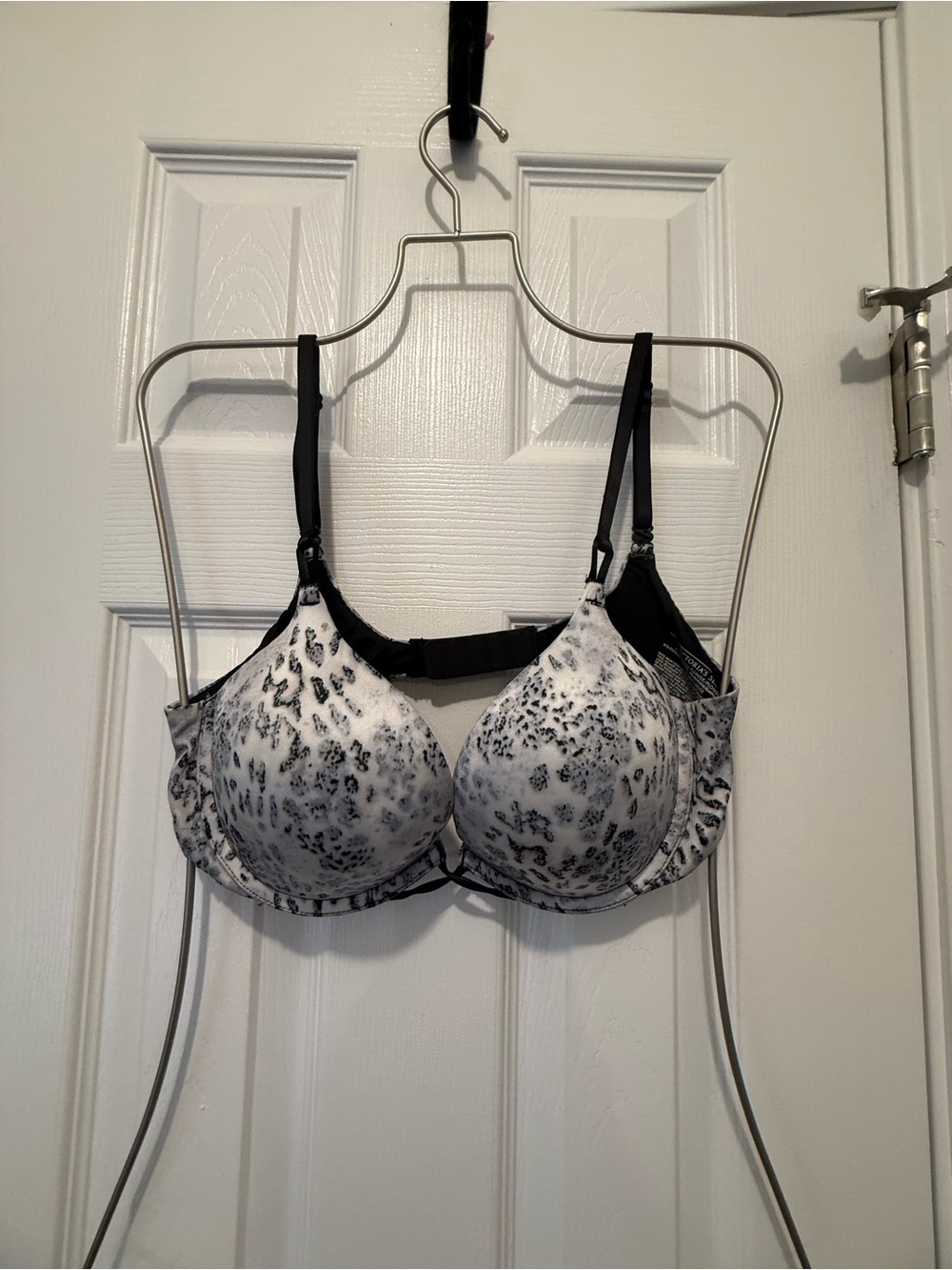 Victorias Secret BOMBSHELL Black & White Leopard Print Bra 36B Adds 2 cup sizes